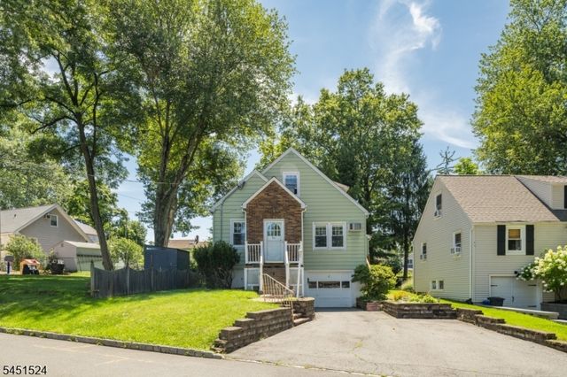 1 Westview Ave, Roseland Boro, NJ 07068