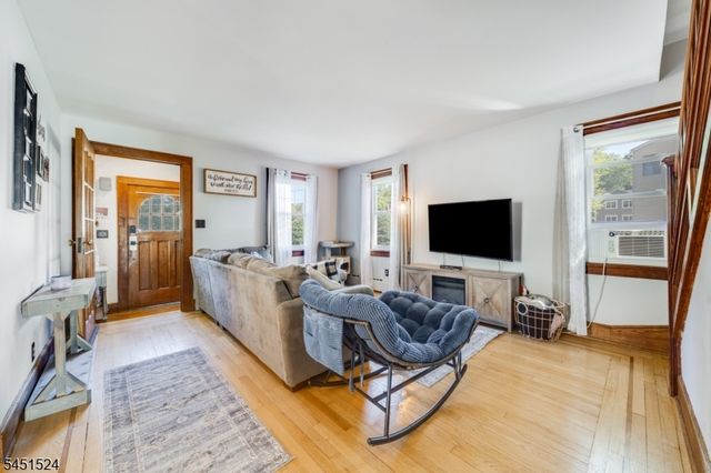 1 Westview Ave, Roseland Boro, NJ 07068