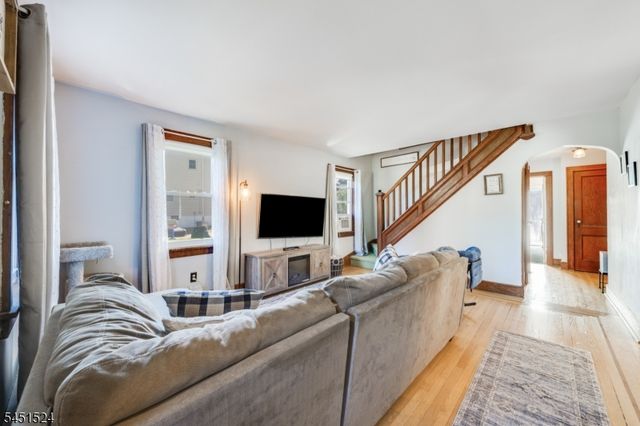 1 Westview Ave, Roseland Boro, NJ 07068