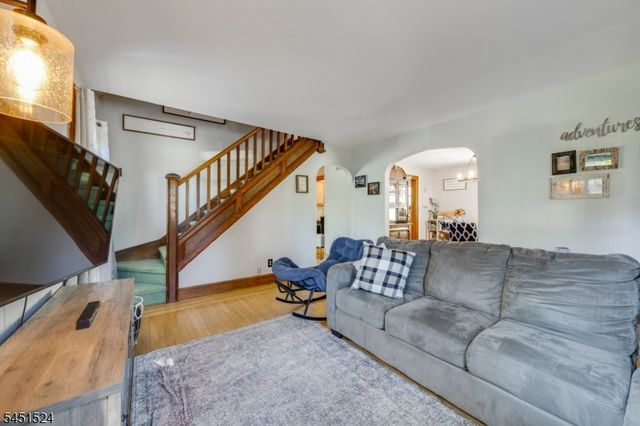 1 Westview Ave, Roseland Boro, NJ 07068