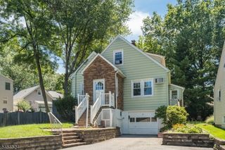 1 Westview Ave, Roseland Boro, NJ 07068