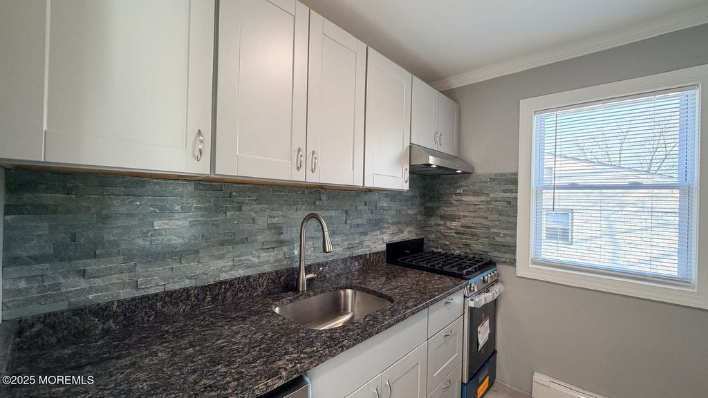 420 Cross Road B16, Matawan, NJ 07747