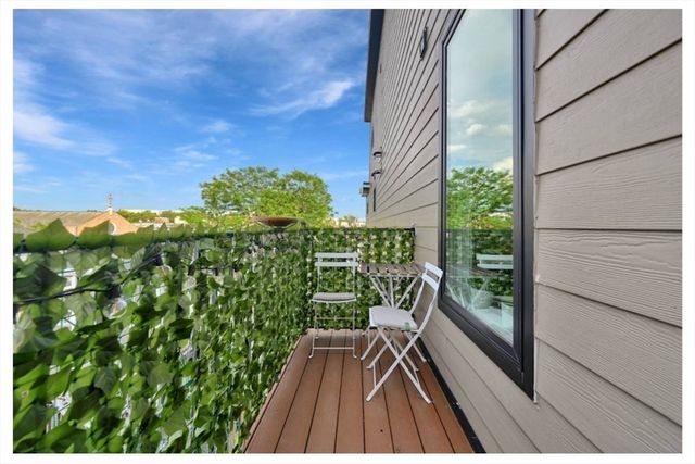 270 Paris Street 7, Boston, MA 02128