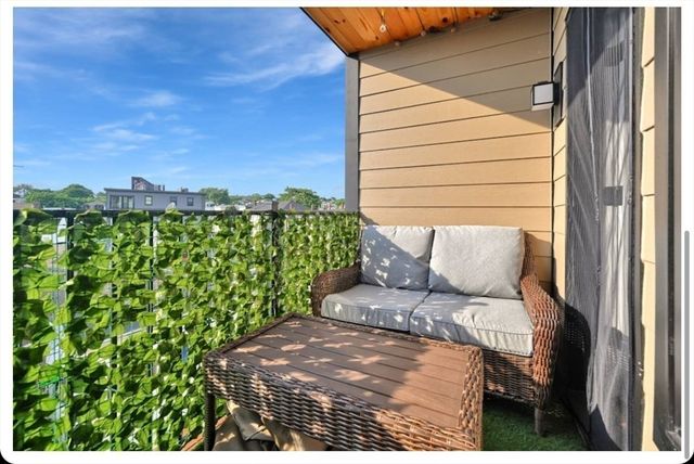 270 Paris Street 7, Boston, MA 02128