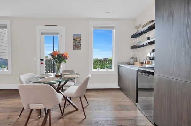 270 Paris Street 7, Boston, MA 02128