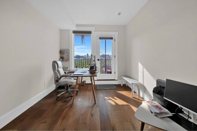 270 Paris Street 7, Boston, MA 02128