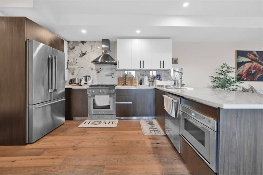 270 Paris Street 7, Boston, MA 02128