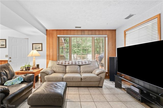 3875 N Glenridge Road, Akron, OH 44319
