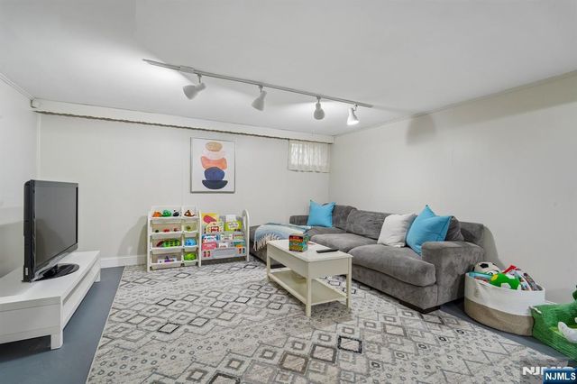 49 Skyview Road, Bloomfield, NJ 07003