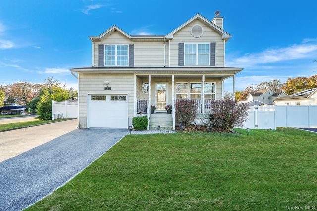 42 Quintuck Lane, East Islip, NY 11730