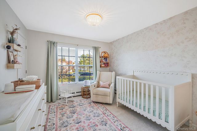 42 Quintuck Lane, East Islip, NY 11730