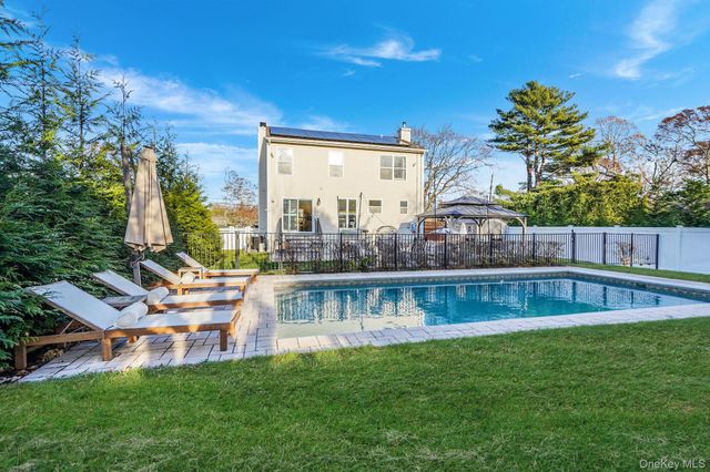 42 Quintuck Lane, East Islip, NY 11730