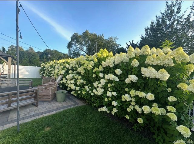 42 Quintuck Lane, East Islip, NY 11730