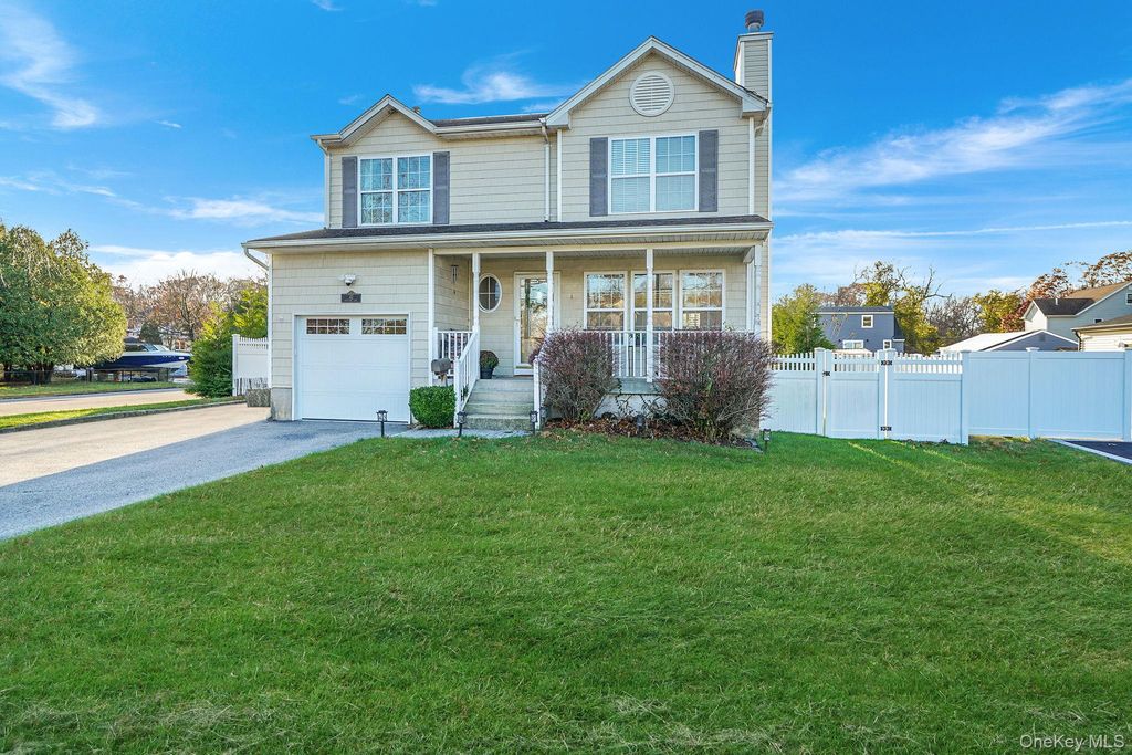 42 Quintuck Lane, East Islip, NY 11730