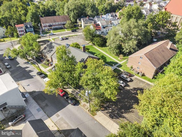 48 BUTTONWOOD ST, Mount Holly, NJ 08060