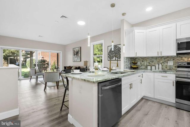 48 BUTTONWOOD ST, Mount Holly, NJ 08060