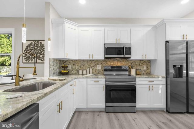 48 BUTTONWOOD ST, Mount Holly, NJ 08060
