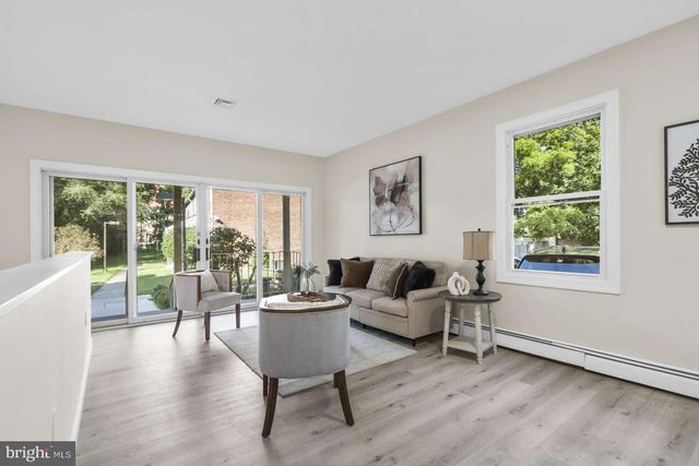 48 BUTTONWOOD ST, Mount Holly, NJ 08060