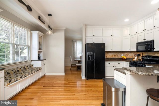 16 COBURN RD, Pennington, NJ 08534