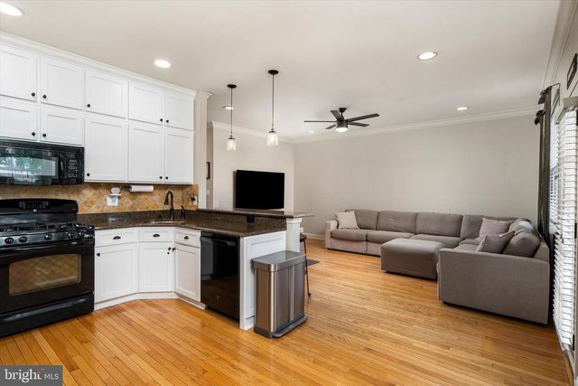16 COBURN RD, Pennington, NJ 08534