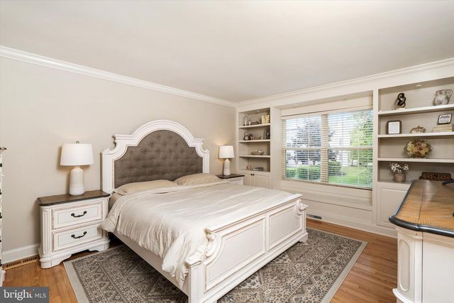 16 COBURN RD, Pennington, NJ 08534