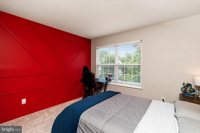 16 COBURN RD, Pennington, NJ 08534