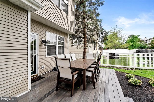 16 COBURN RD, Pennington, NJ 08534