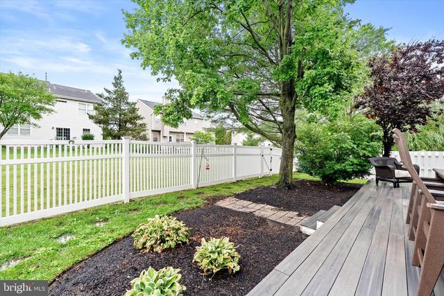 16 COBURN RD, Pennington, NJ 08534
