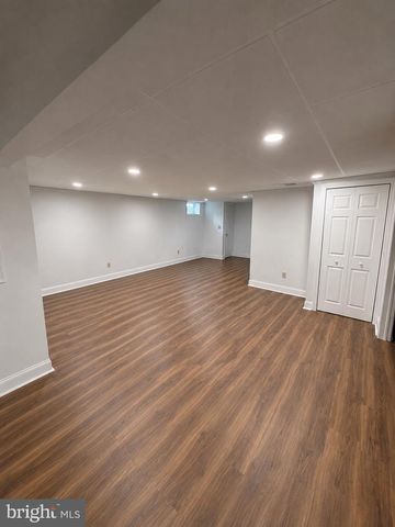 16 COBURN RD, Pennington, NJ 08534