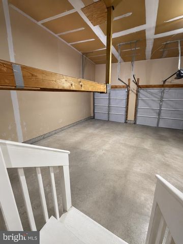 16 COBURN RD, Pennington, NJ 08534