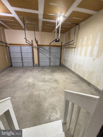 16 COBURN RD, Pennington, NJ 08534