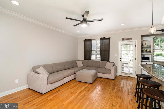 16 COBURN RD, Pennington, NJ 08534