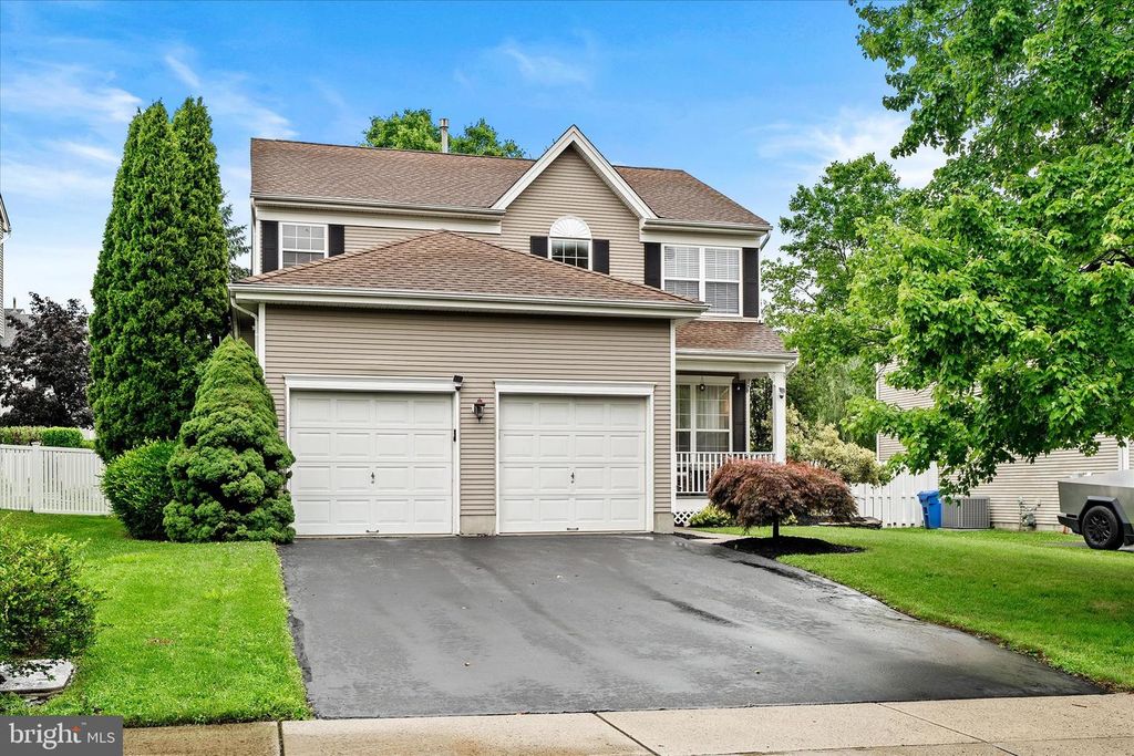 16 COBURN RD, Pennington, NJ 08534