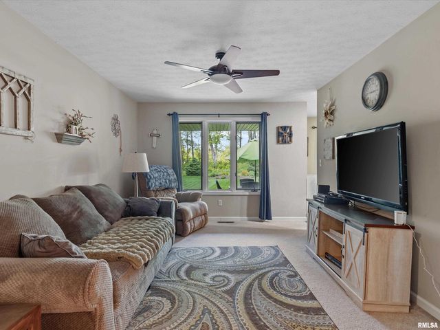 213 PIMLICO Chase, Sherman, IL 62684
