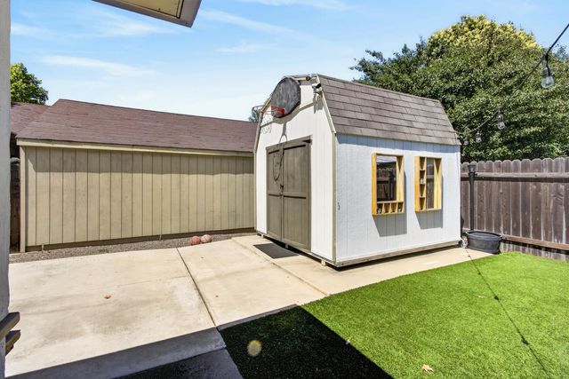 2865 59th St, Sacramento, CA 95817