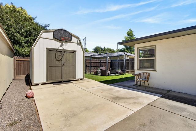 2865 59th St, Sacramento, CA 95817