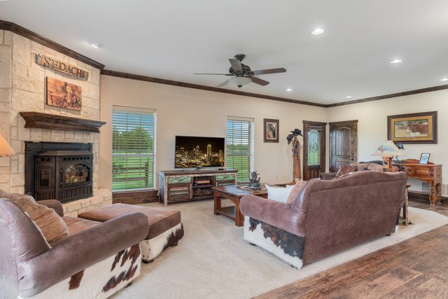 289 Blackjack Road, Valley View, TX 76272