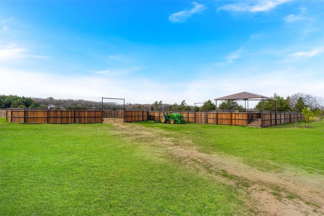 289 Blackjack Road, Valley View, TX 76272