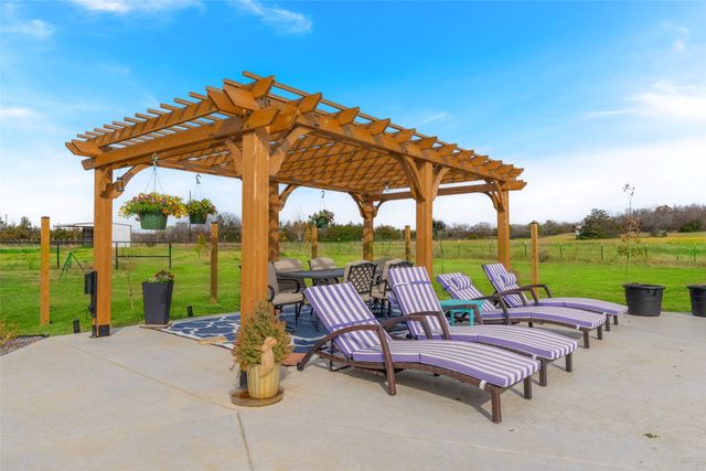 289 Blackjack Road, Valley View, TX 76272