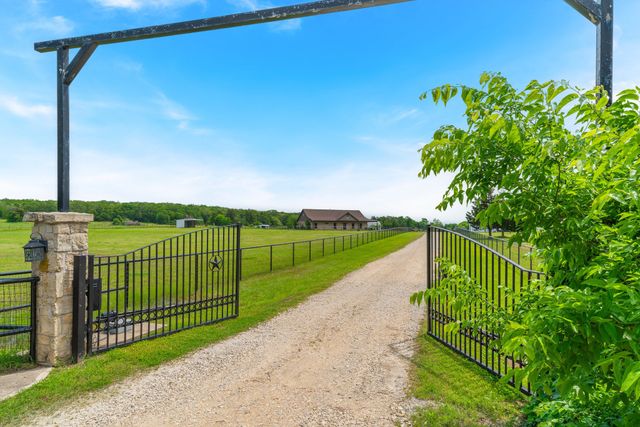 289 Blackjack Road, Valley View, TX 76272