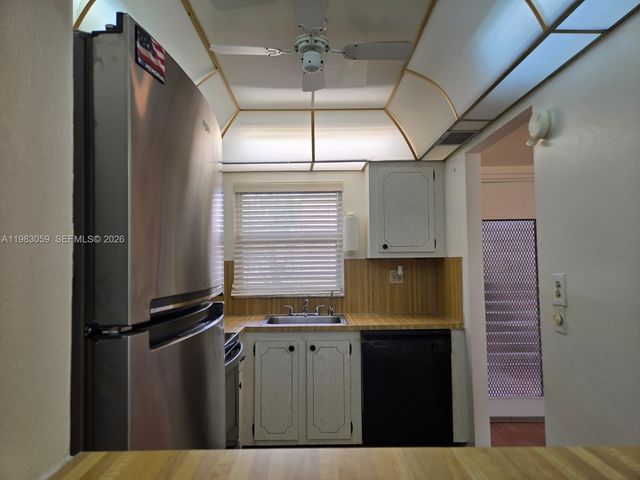 9261 Sunrise Lakes Boulevard 201, Sunrise, FL 33322