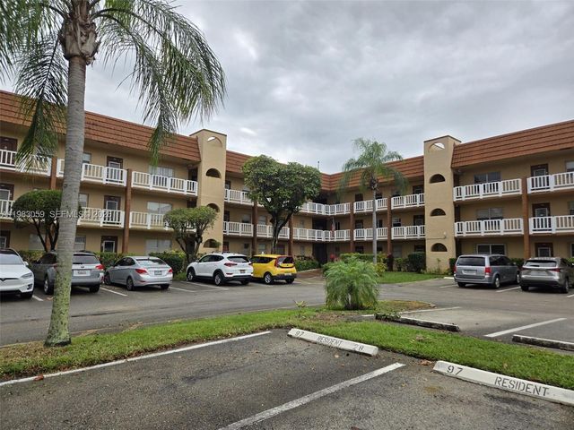 9261 Sunrise Lakes Boulevard 201, Sunrise, FL 33322
