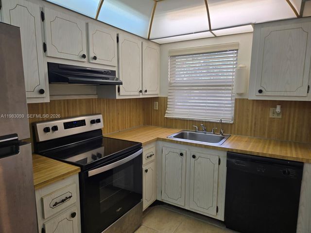 9261 Sunrise Lakes Boulevard 201, Sunrise, FL 33322