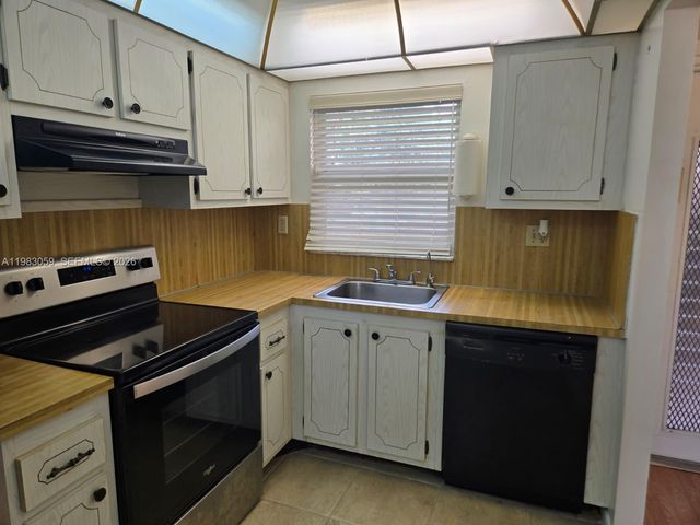 9261 Sunrise Lakes Boulevard 201, Sunrise, FL 33322