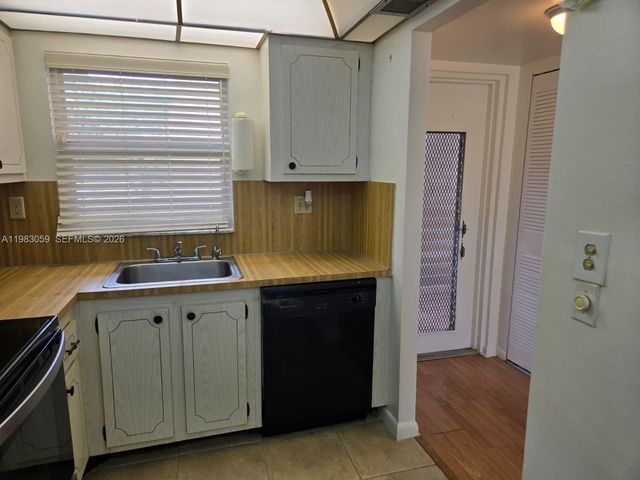 9261 Sunrise Lakes Boulevard 201, Sunrise, FL 33322