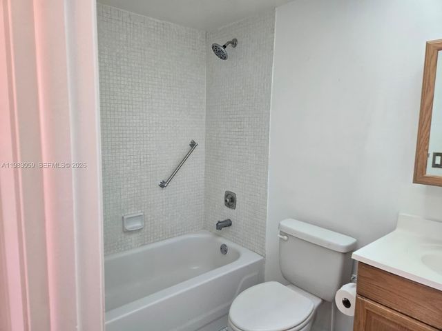 9261 Sunrise Lakes Boulevard 201, Sunrise, FL 33322