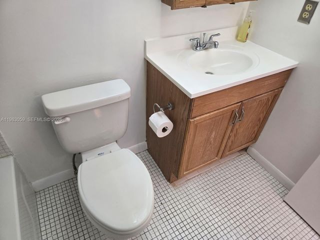 9261 Sunrise Lakes Boulevard 201, Sunrise, FL 33322