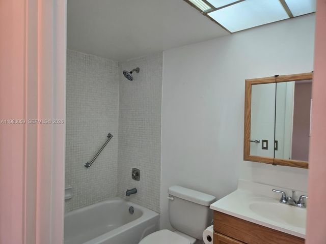 9261 Sunrise Lakes Boulevard 201, Sunrise, FL 33322