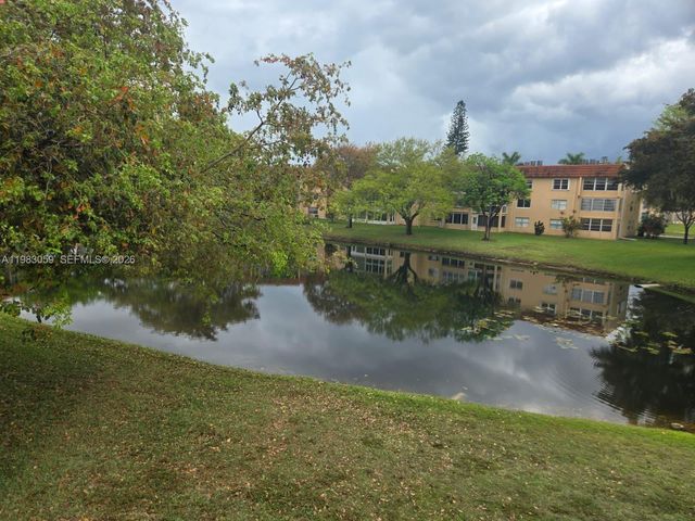 9261 Sunrise Lakes Boulevard 201, Sunrise, FL 33322