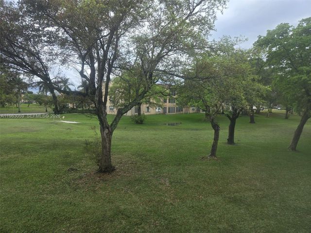 9261 Sunrise Lakes Boulevard 201, Sunrise, FL 33322
